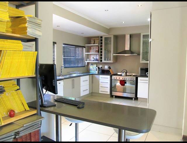 10 BEDROOM HOUSE FOR SALE IN ORCHARDS